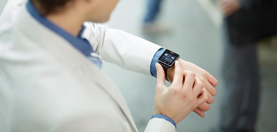 Het bedienen van de smartwatch kan met zogenaamde 'gestures'.